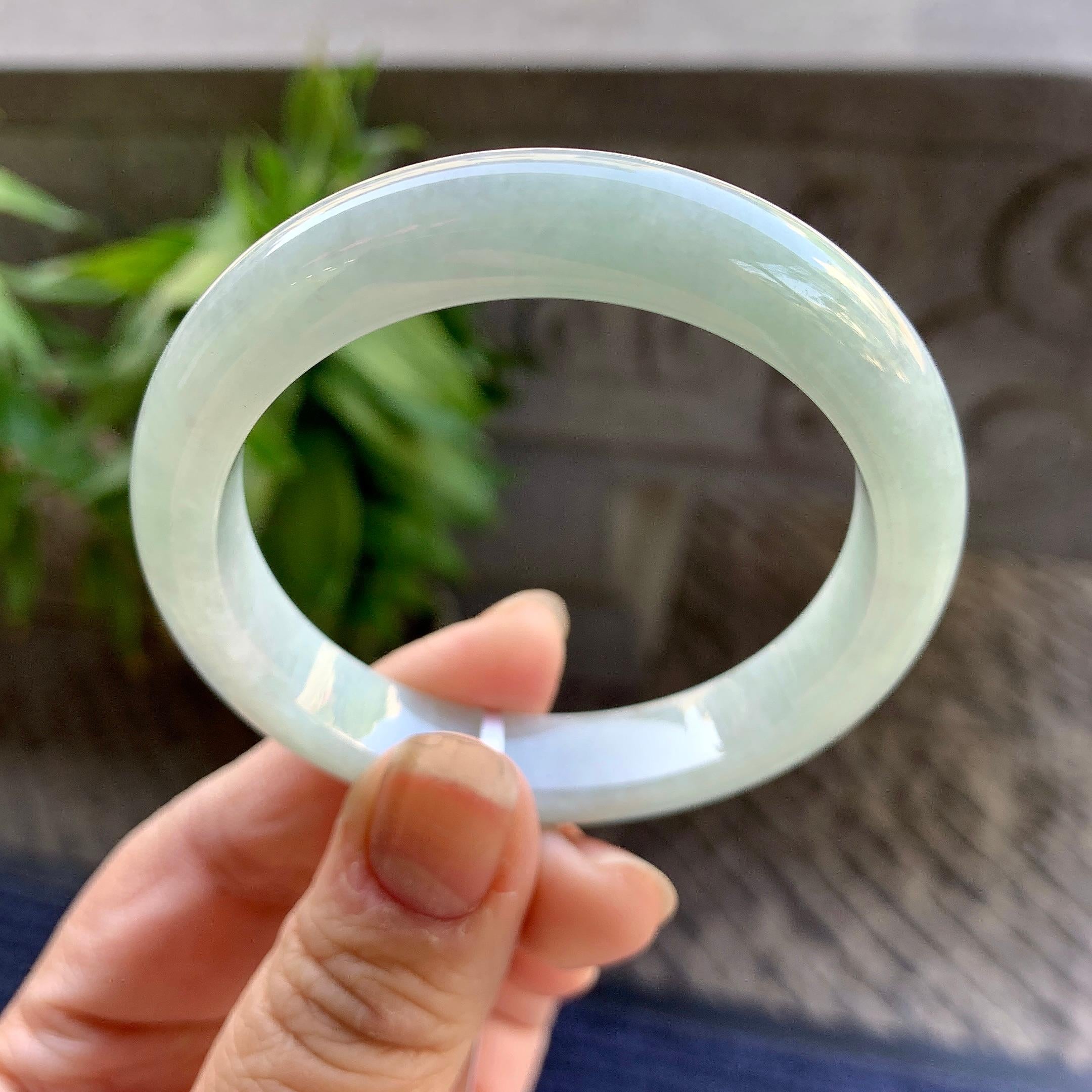 小圈口 糯种淡晴底正圈平安镯51圈口 天然缅甸A货翡翠（yc330331）