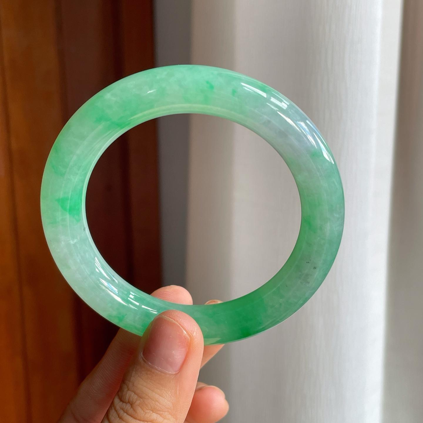 糯冰带色圆条翡翠手镯（56mm）（yc225099）