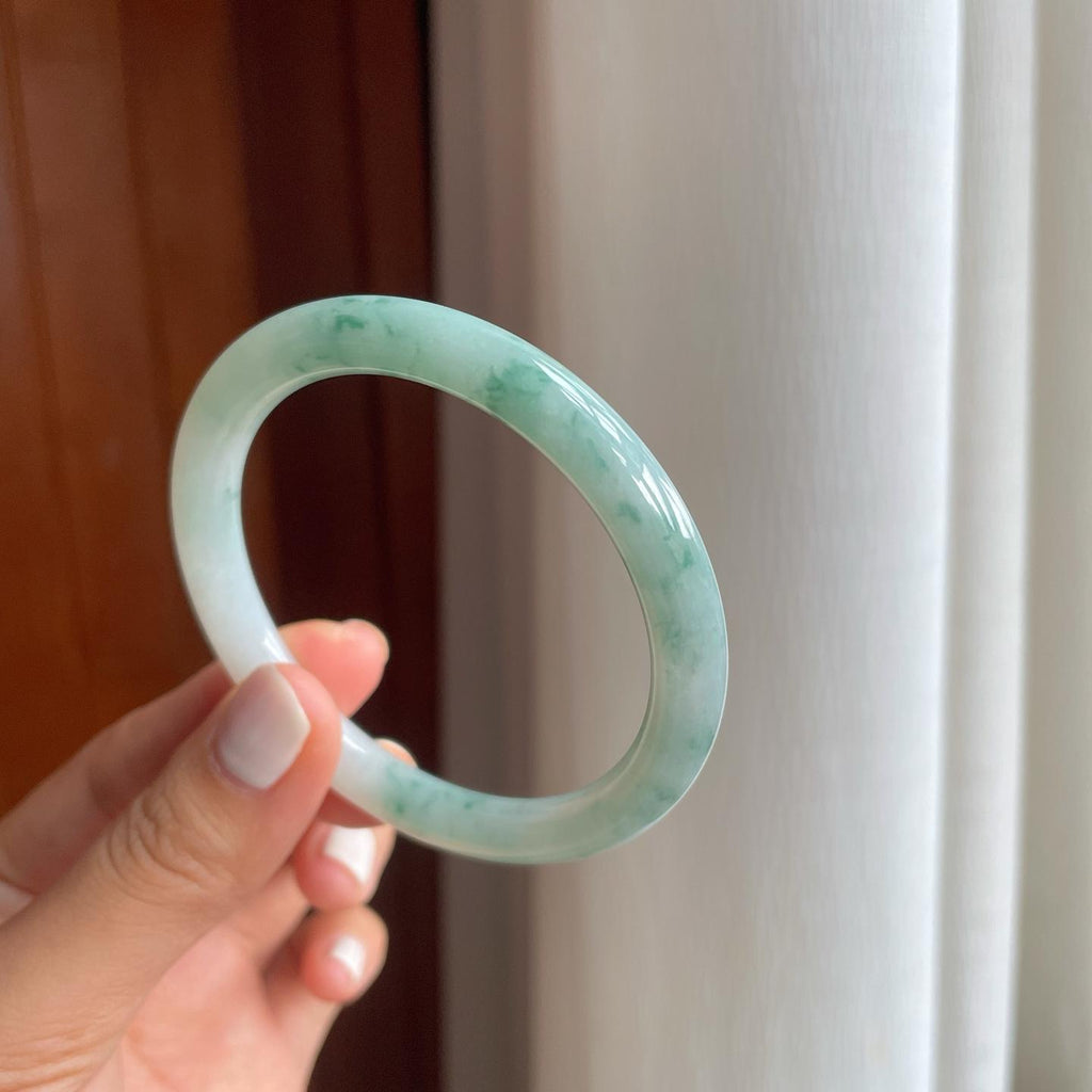 糯冰飘花圆条翡翠手镯（55.6mm）（yc249149）