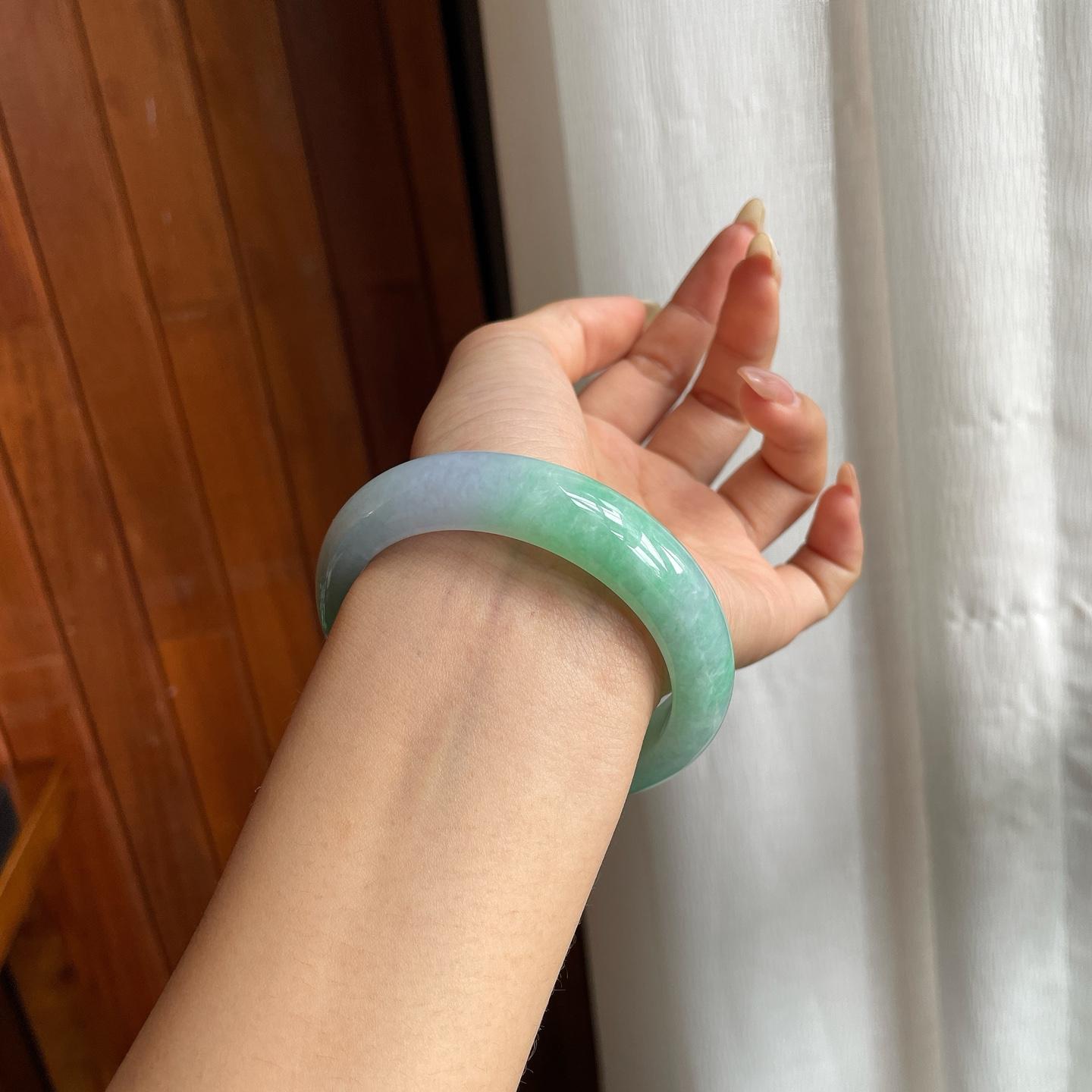 糯冰种春带彩翡翠平安镯（56.6mm）（yc223449）