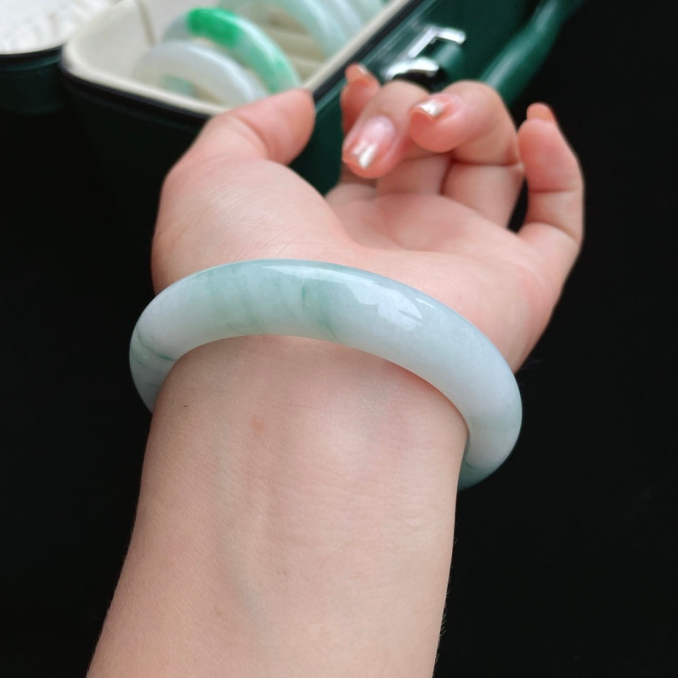 细糯冰飘花正圈翡翠手镯（56.5mm）（yc017162）