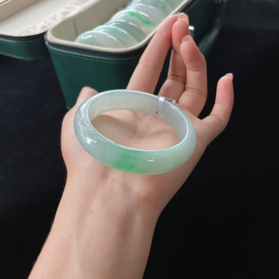 糯冰白底青正圈翡翠手镯（55.5mm）（yc019899）