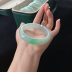 糯冰白底青正圈翡翠手镯（55.5mm）（yc019899）
