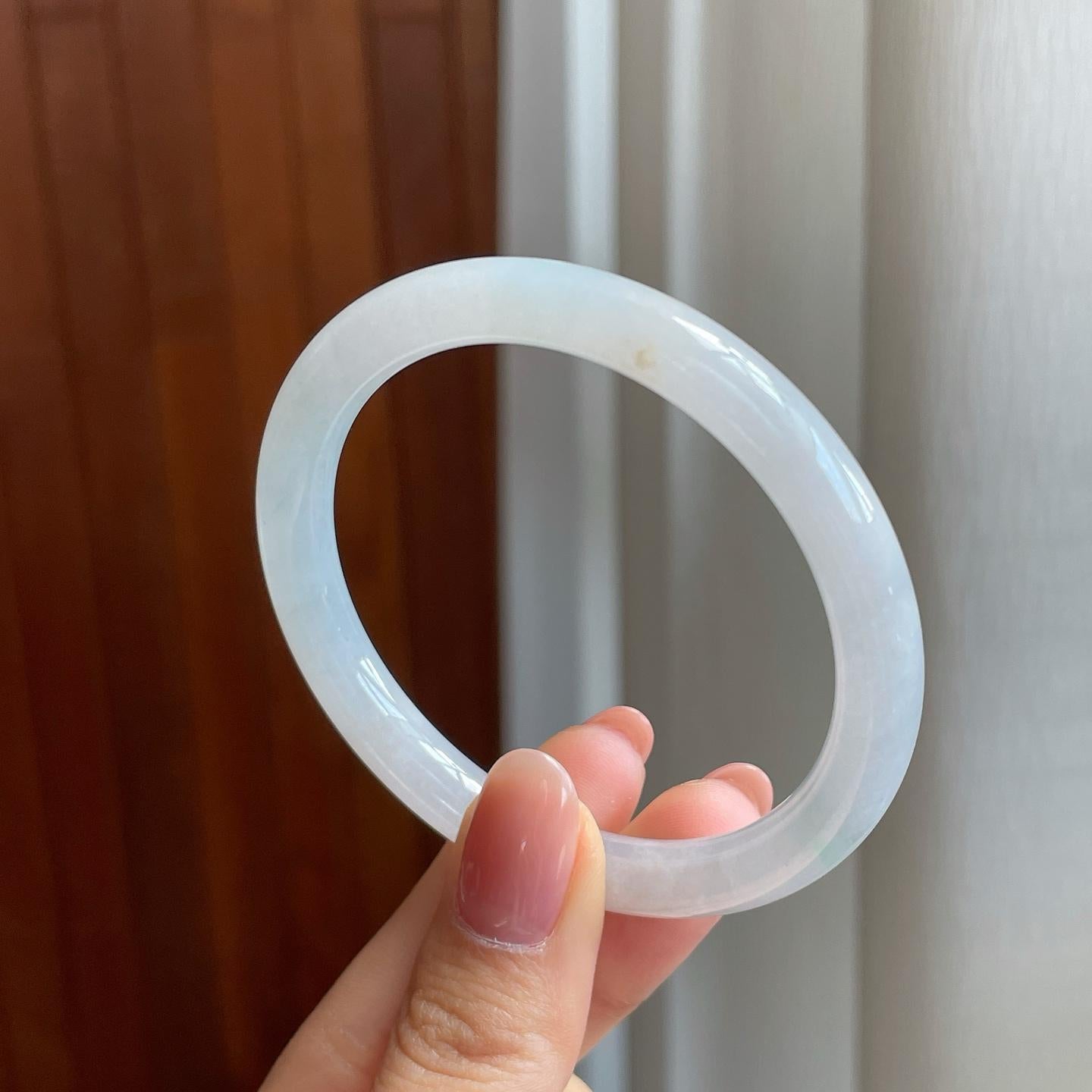 冰种淡春底翡翠圆条手镯（54mm)（yc323838）
