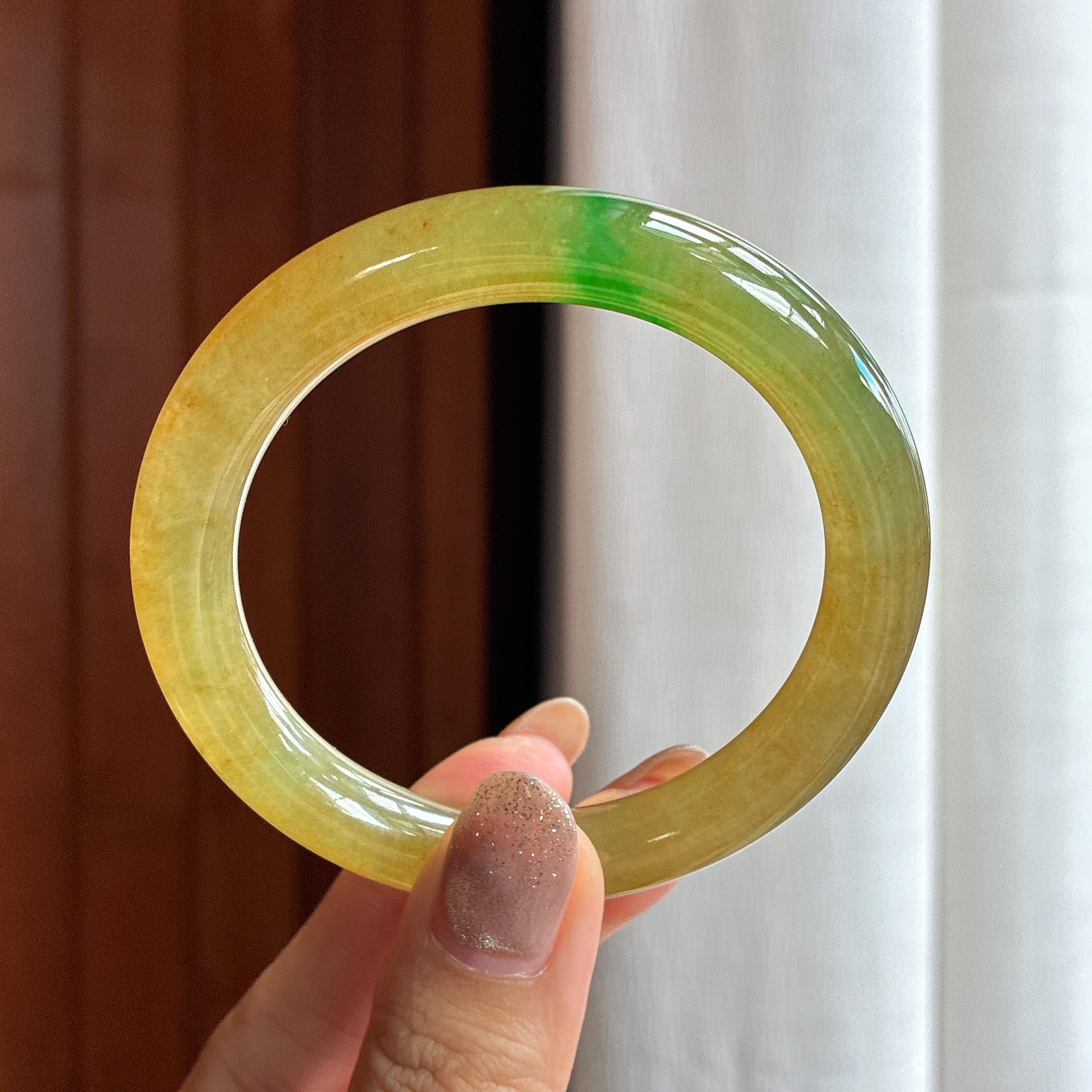冰种黄翡带一抹翠色圆条手镯 54圈 天然缅甸A货翡翠（yc439709）