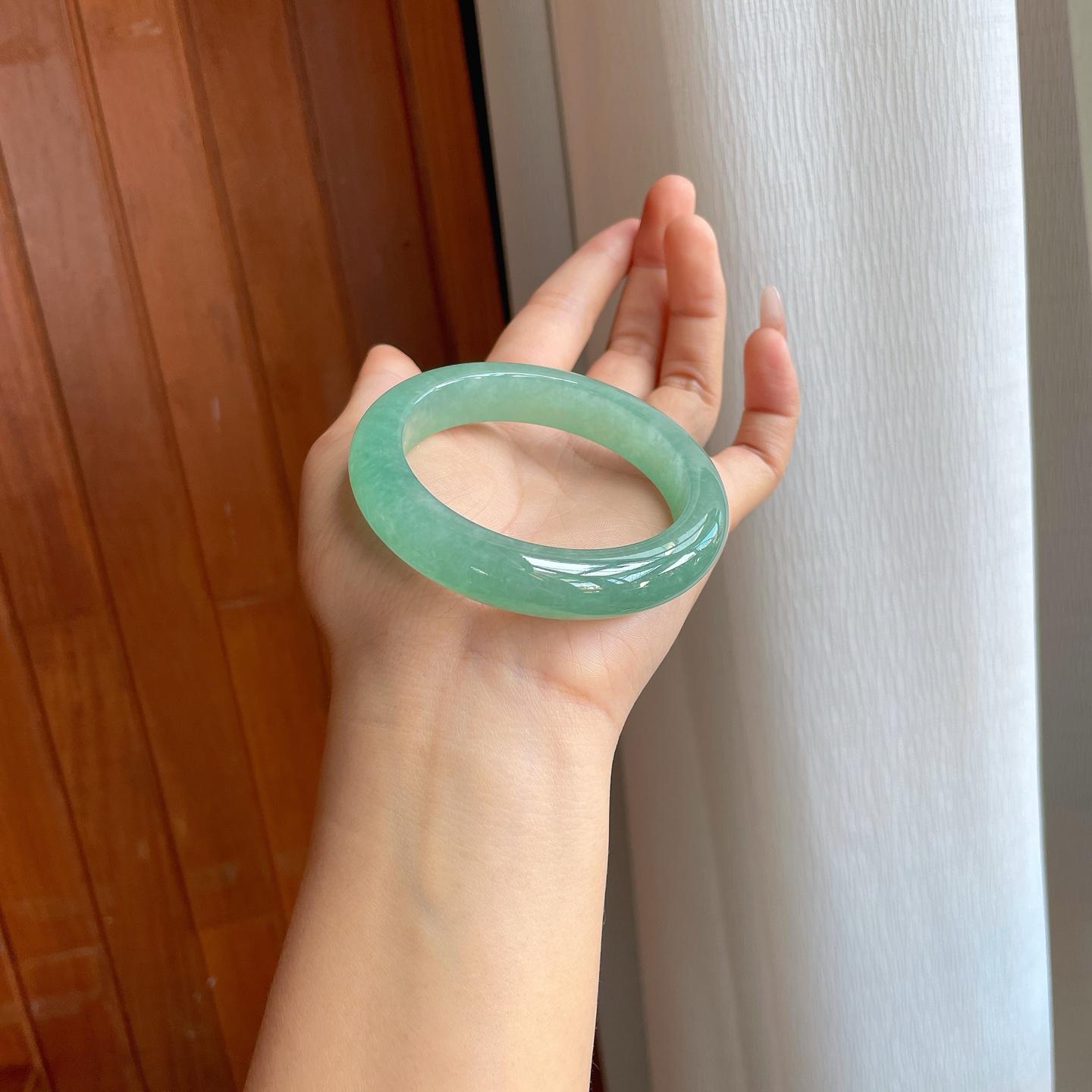 糯冰湖水绿翡翠平安镯（56.5mm)（yc311408）