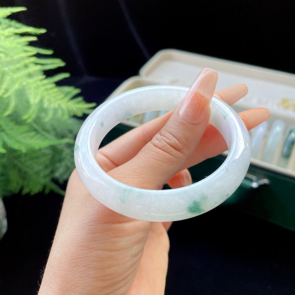 糯冰种春底飘花正圈翡翠手镯（56mm）（yc019404）