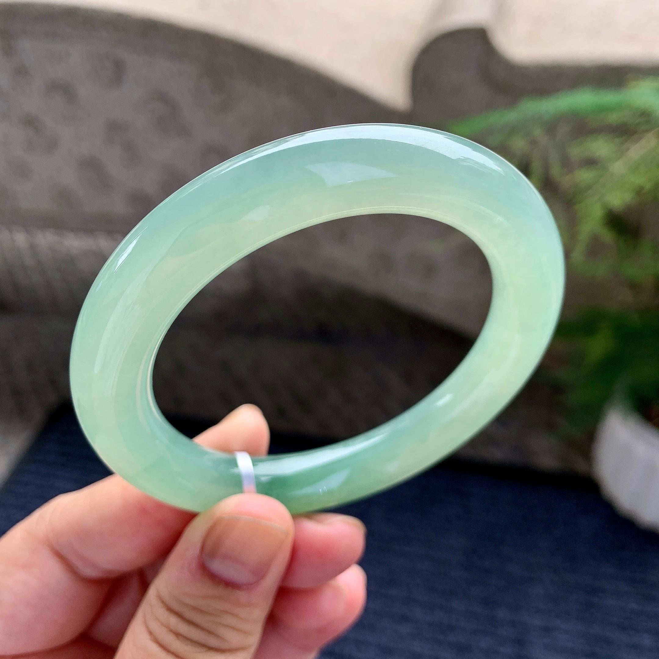 糯冰种晴底飘花圆条手镯（55.4mm）（yc228508）
