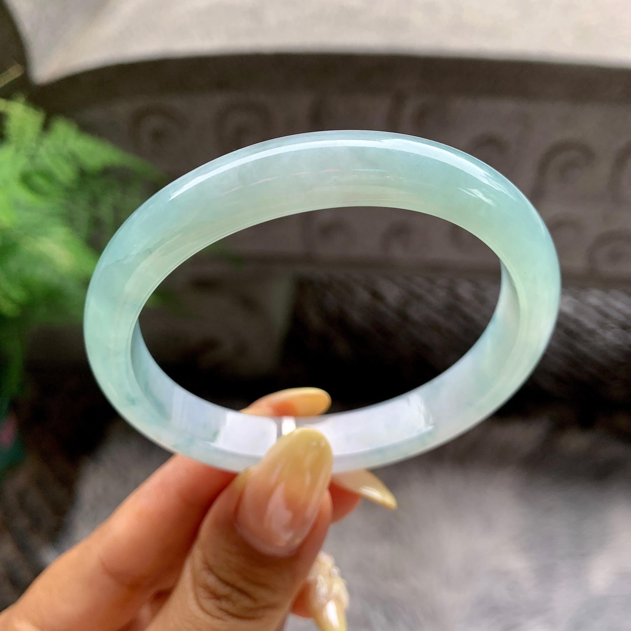 细糯种蓝水贵妃手镯55.5圈 天然缅甸A货翡翠（yc481905）