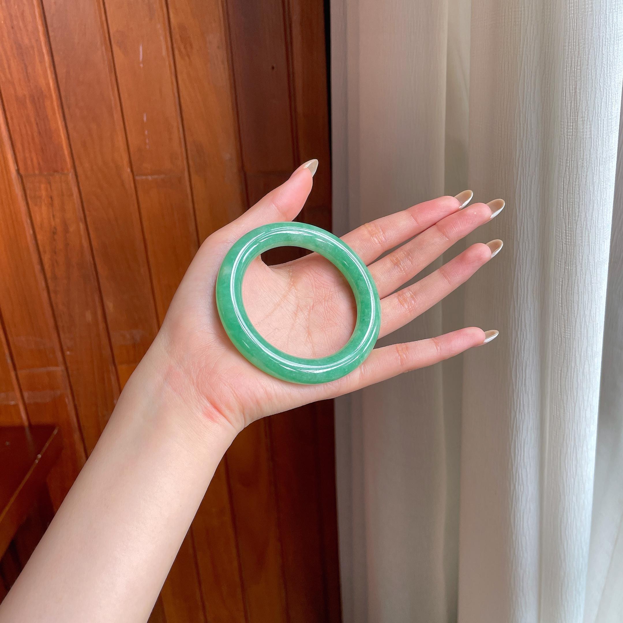 糯冰满绿翡翠圆条手镯（55mm)（yc419486）