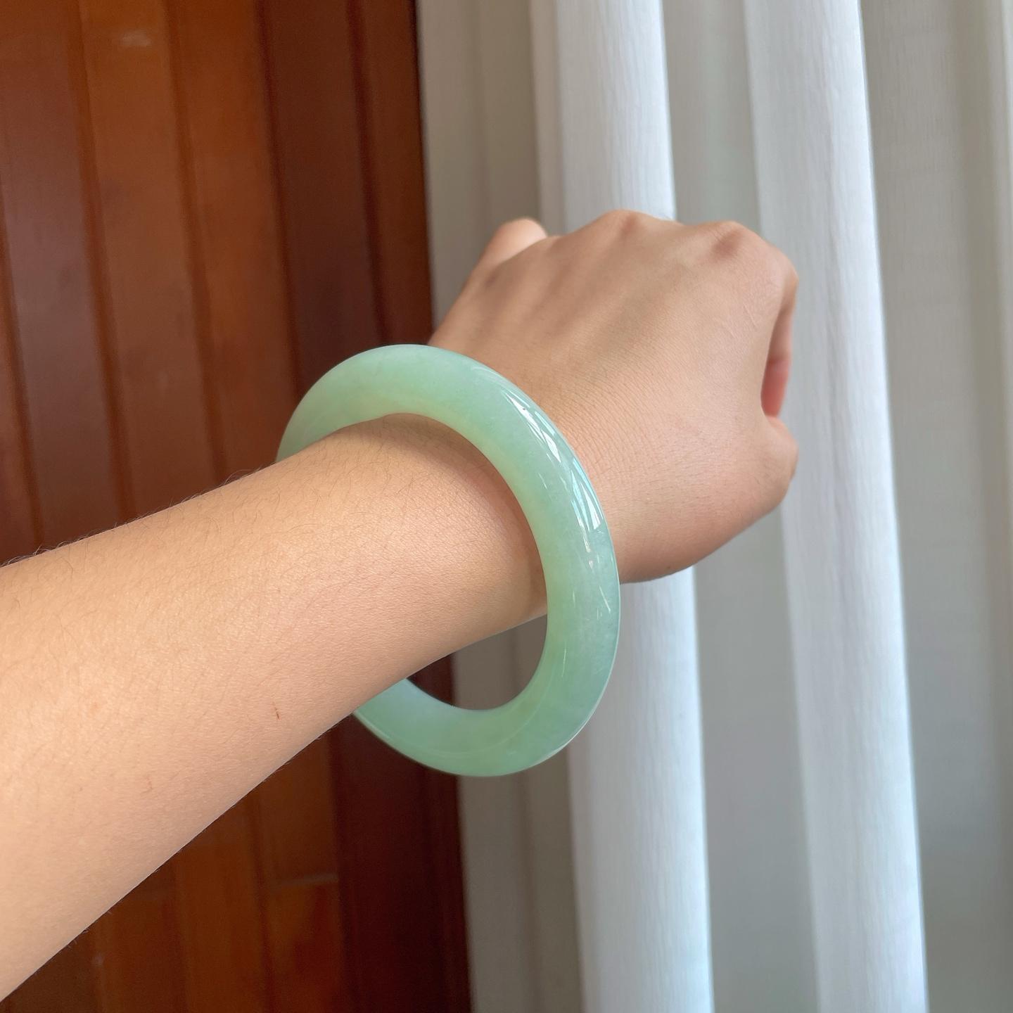 糯冰晴底翡翠圆条手镯（58mm）（yc274438）