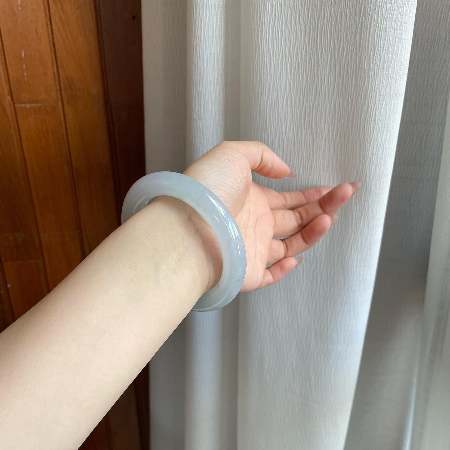 糯冰飘花翡翠圆条手镯（57mm）（yc284956）