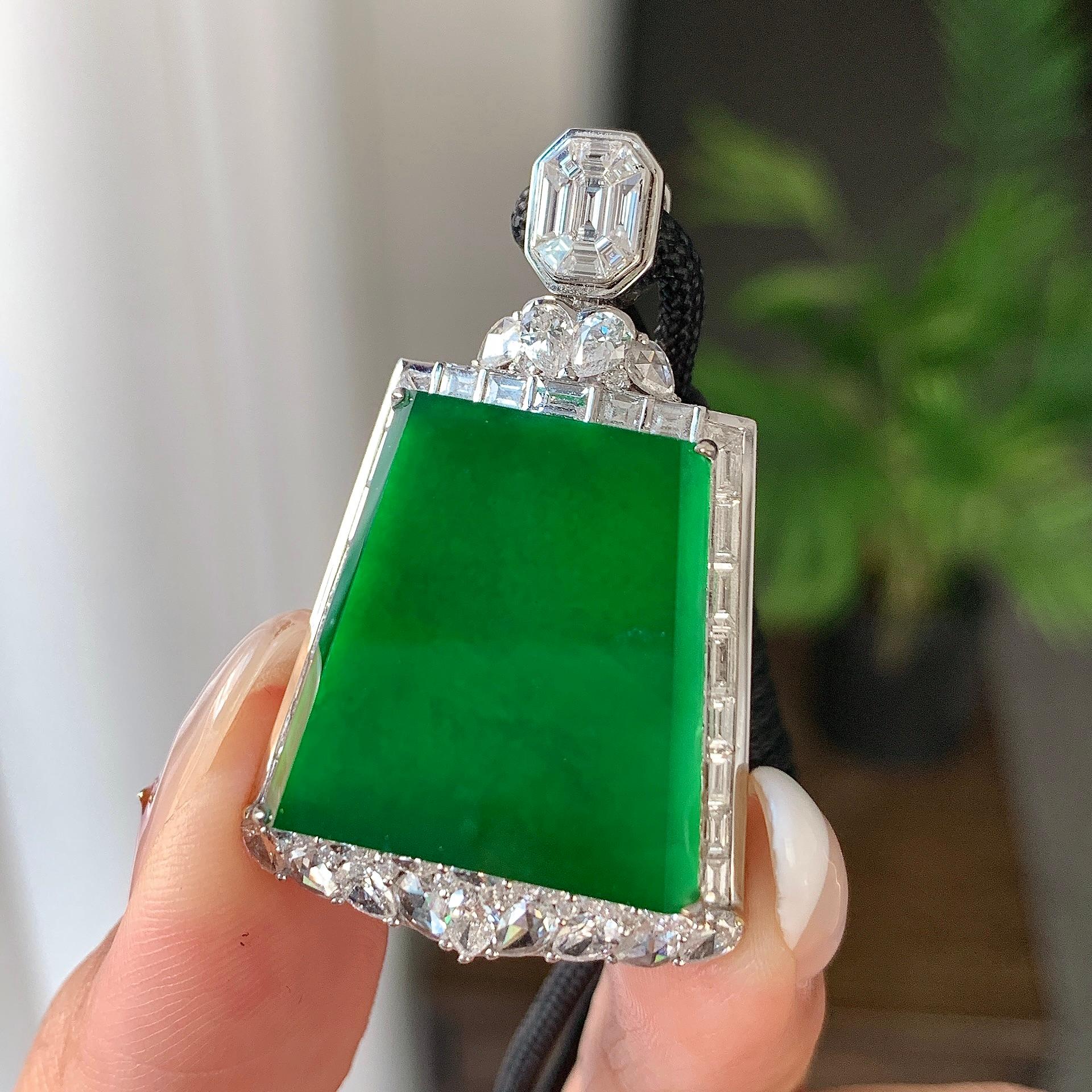 18k金钻镶糯冰种满绿无事牌吊坠（yc242678）