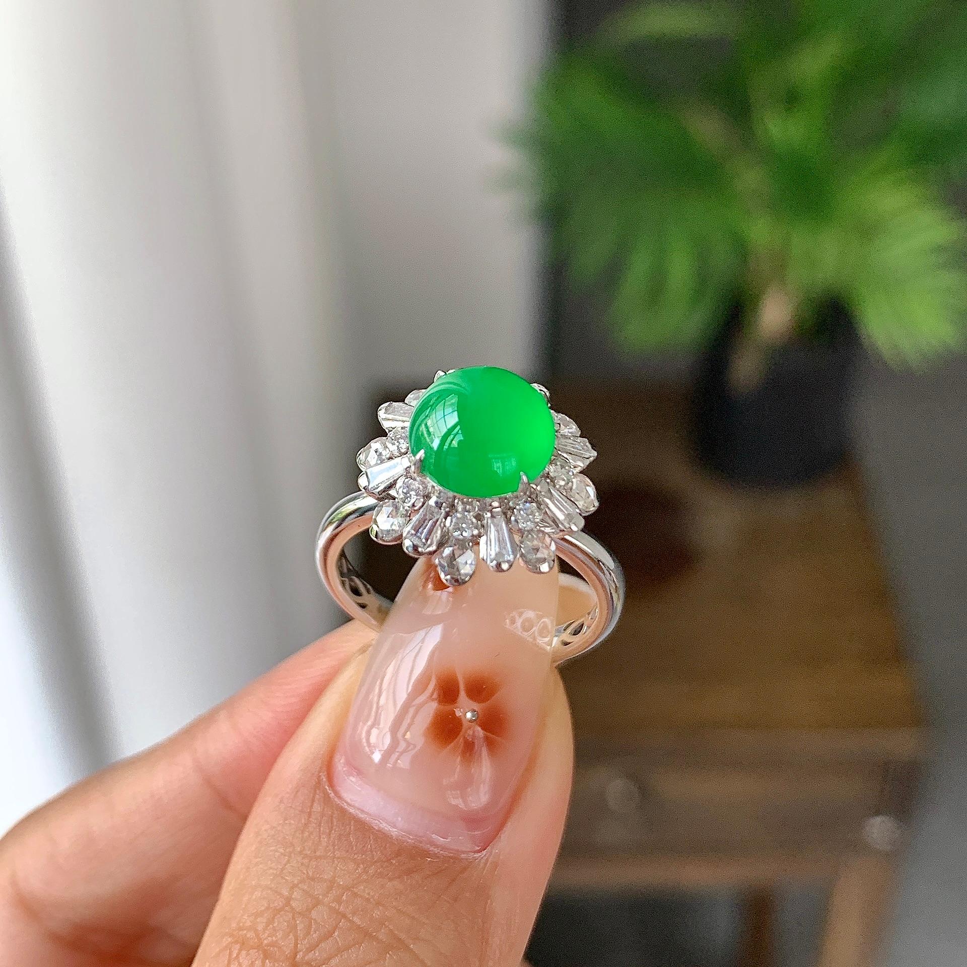 18k金钻镶冰种满绿蛋面戒指（yc255590）