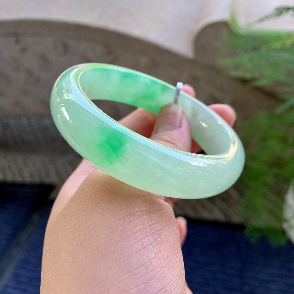 糯冰种飘绿宽版轮胎手镯（55.4mm）（yc249431）