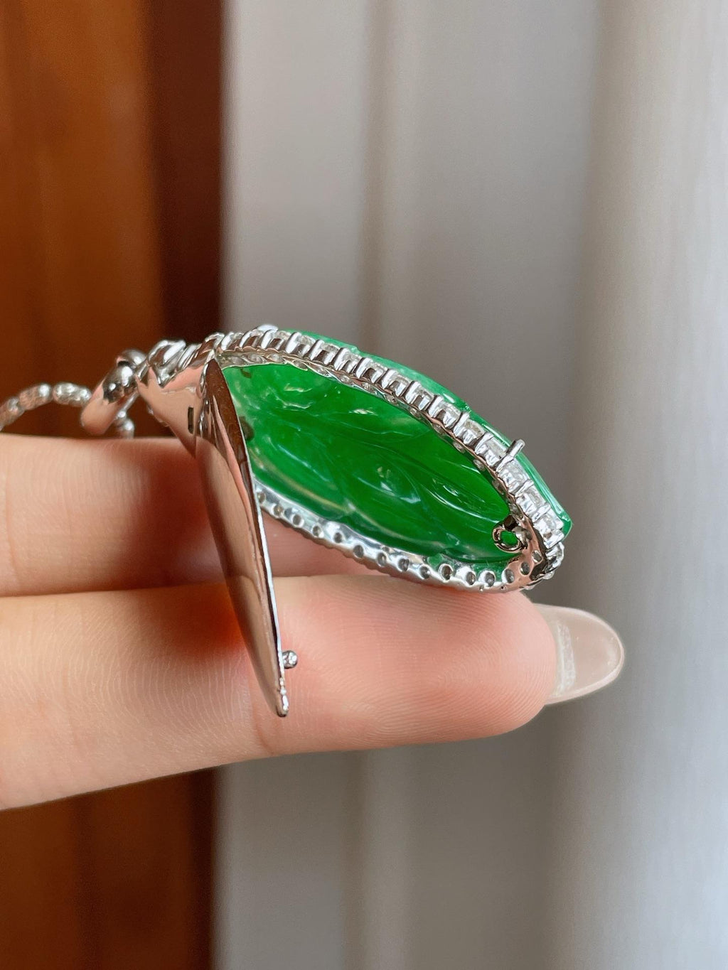 18k金镶糯冰满绿翡翠叶子（yc241723）
