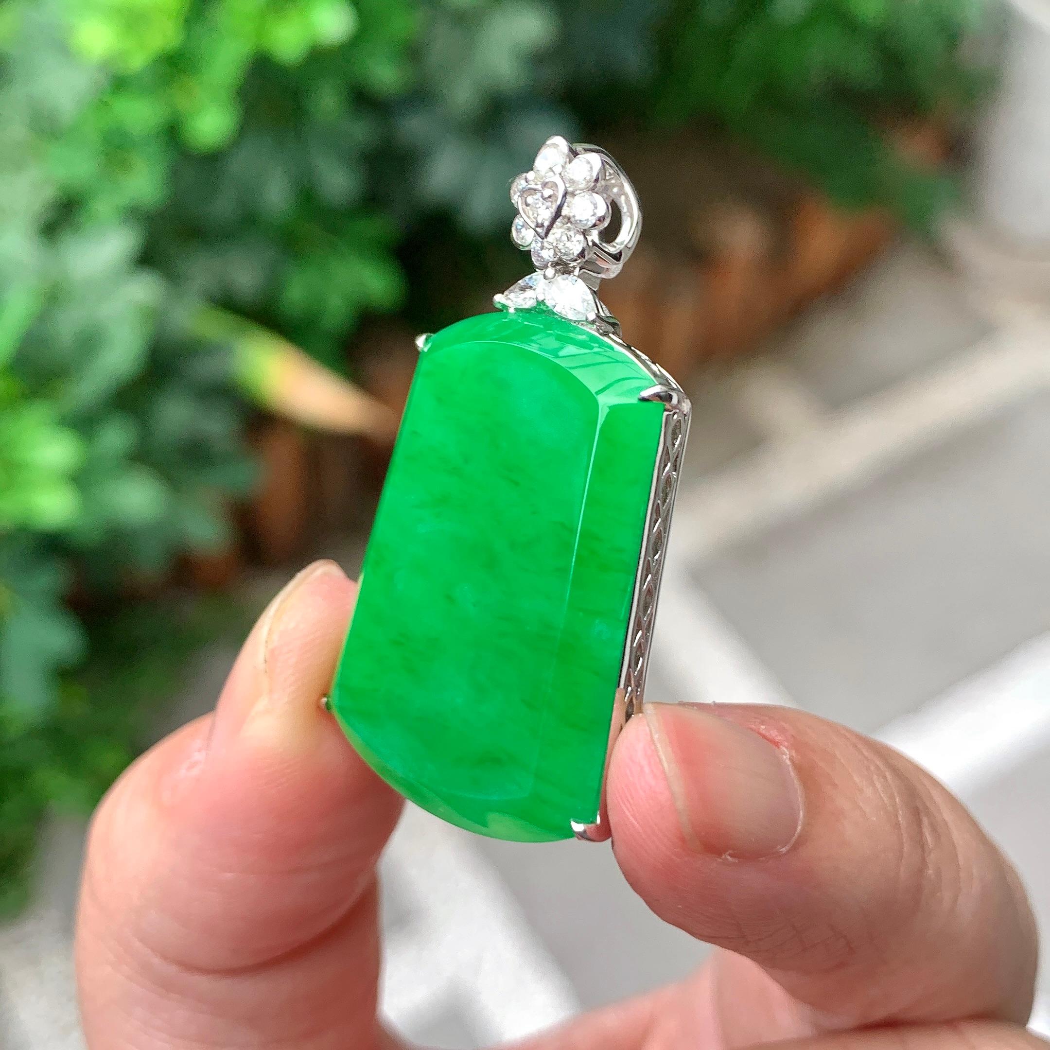 18K金钻镶糯冰种满绿无事牌吊坠（yc261126）