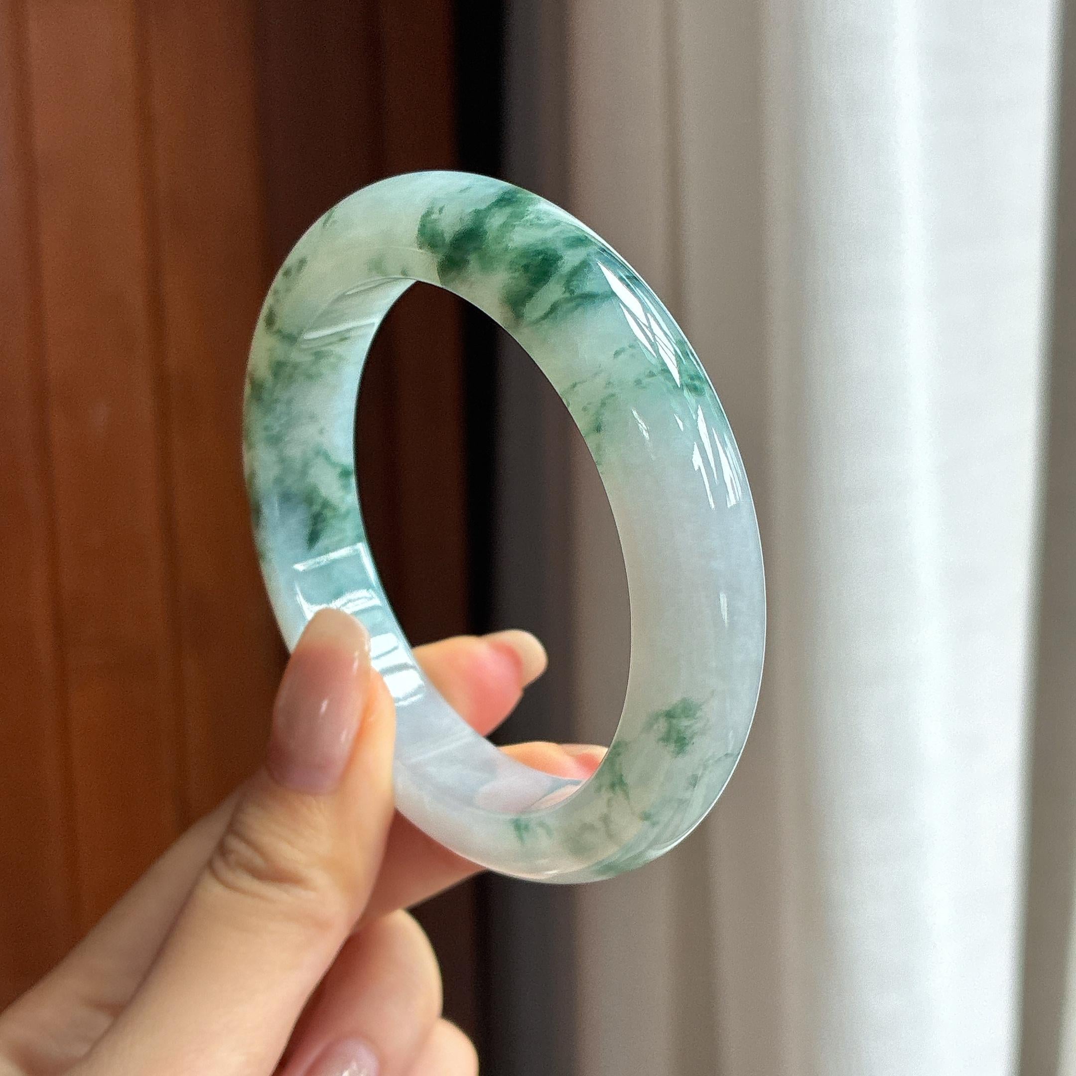 Vòng tay tròn bình an hạt mịn hoa bay, size 56, Ngọc phỉ thúy tự nhiên loại A Myanmar (yc450848)