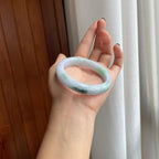 糯种飘花带色翡翠平安镯（56mm）（yc277397）
