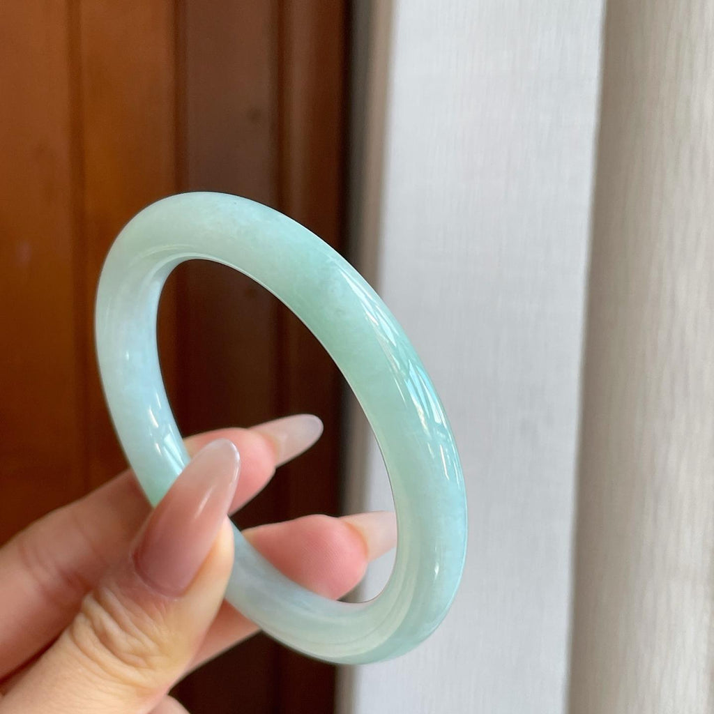 糯冰淡晴底飘花翡翠圆条（53.8mm）（yc270318）