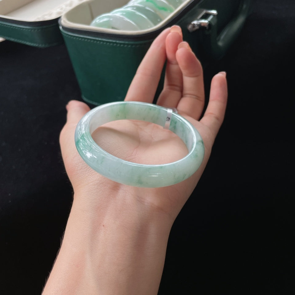 细糯种飘花正圈翡翠手镯（58mm）（yc019901）