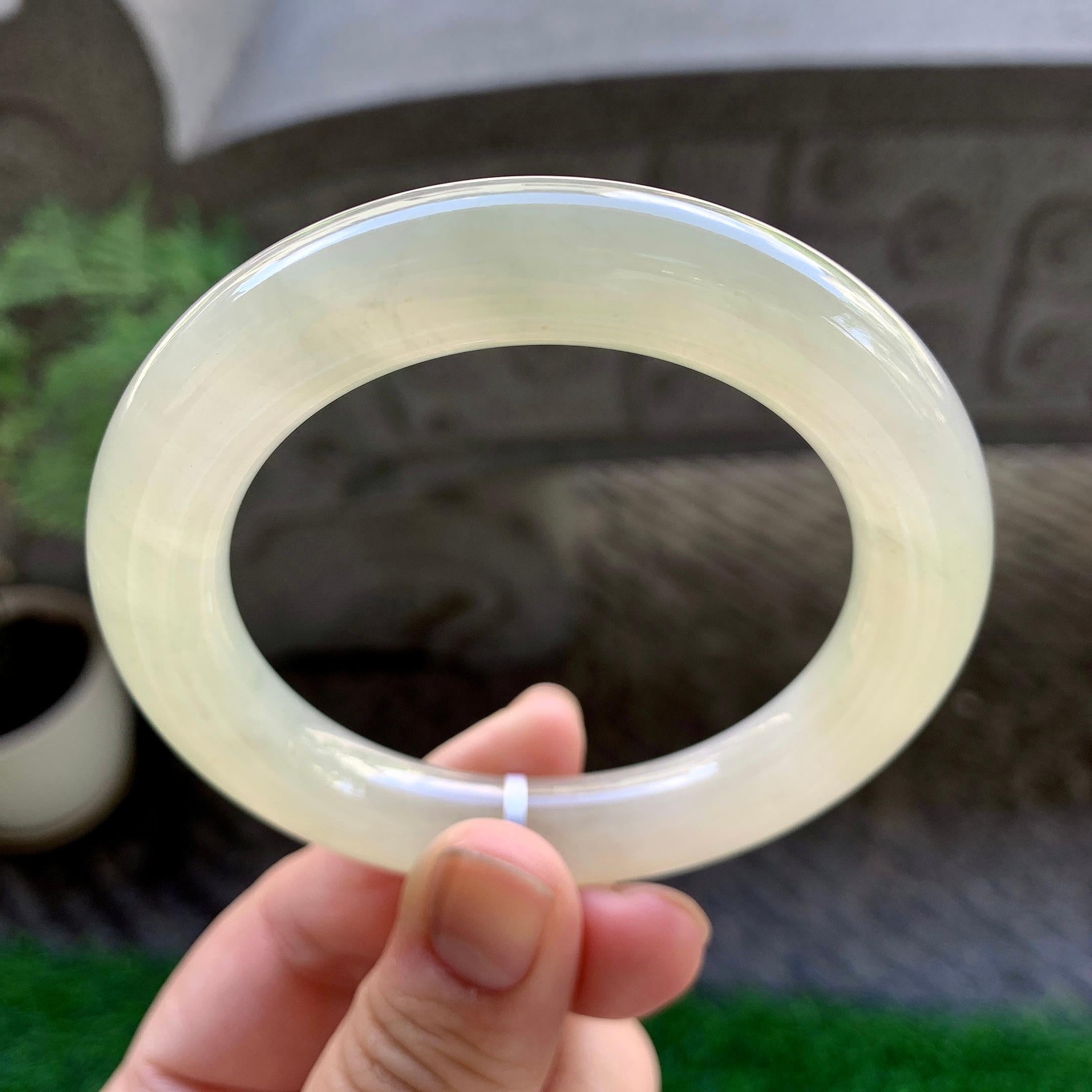 糯冰种黄翡圆条手镯（54.8mm）（yc229797）