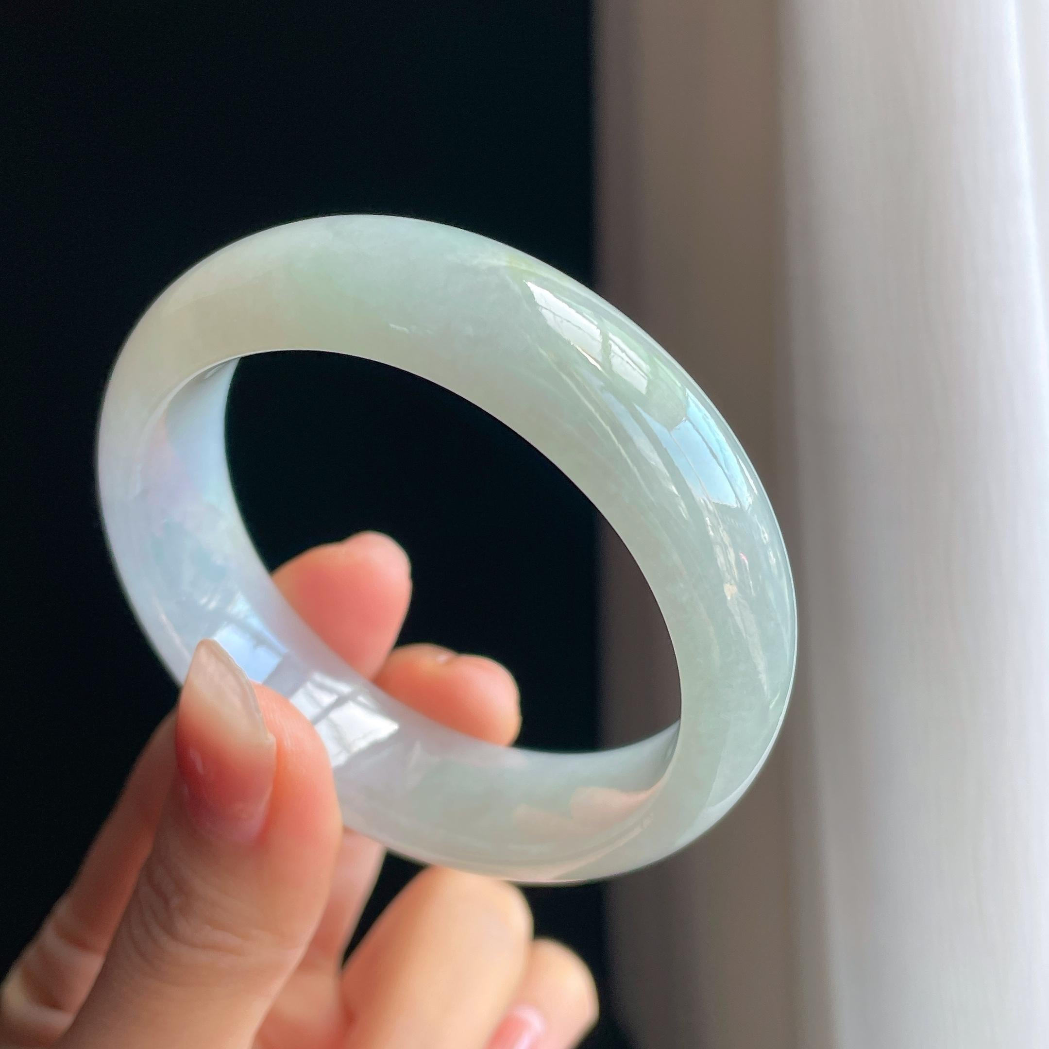 冰种宽版带一抹紫罗兰宽版翡翠手镯（53.5mm）（yc329518）