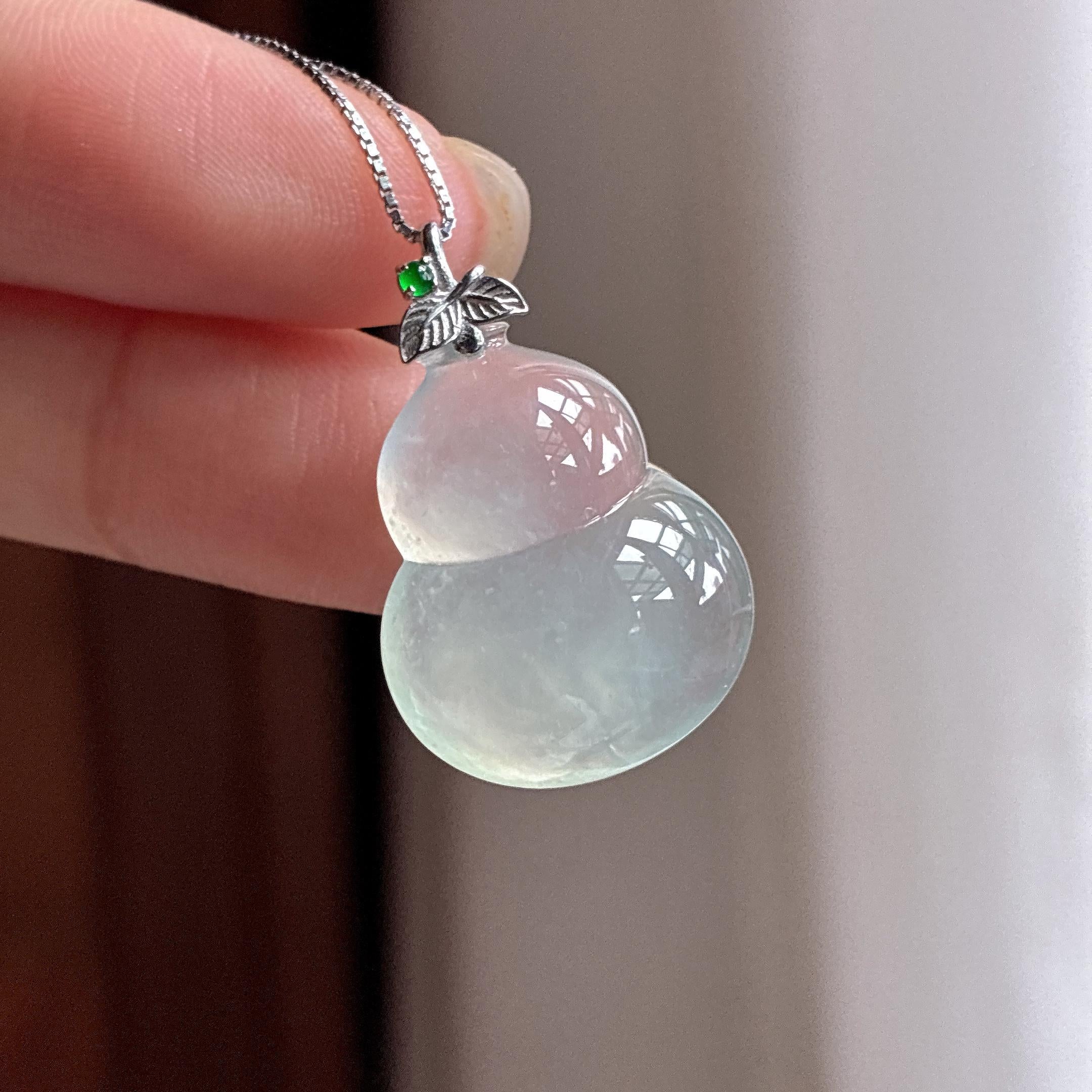 18k金扣头冰种淡底色葫芦挂件 天然缅甸A货翡翠（yc483612）
