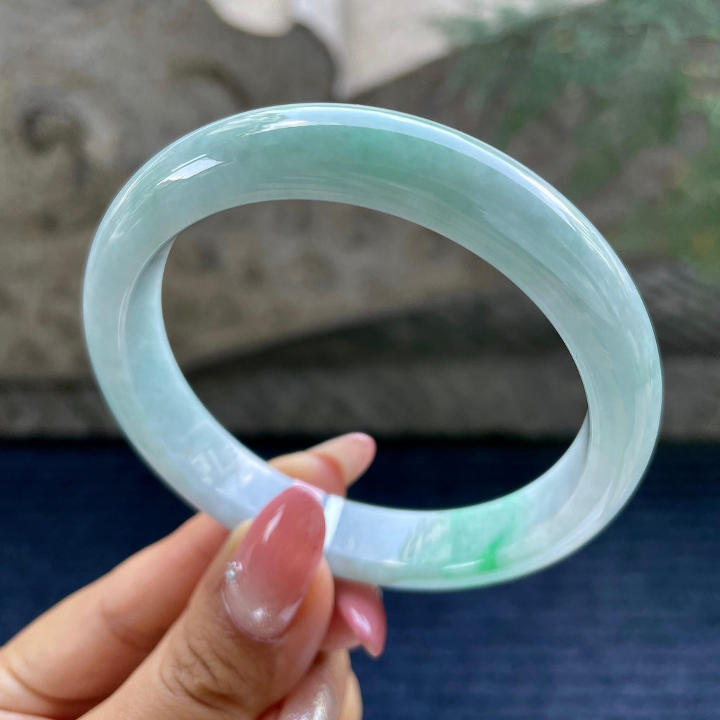 大圈口     细糯种飘绿正圈平安镯58.2圈      天然缅甸A货翡翠（yc425994）