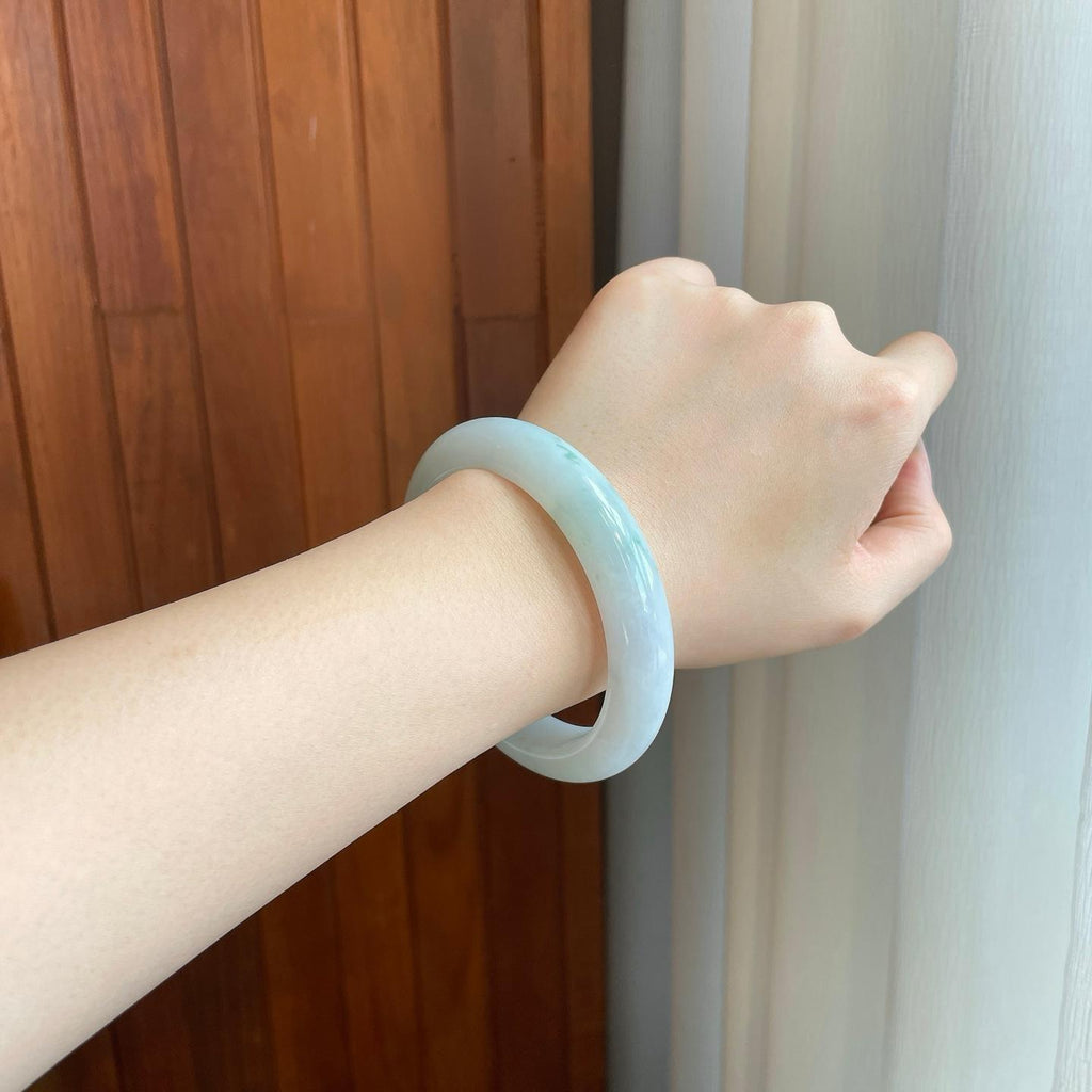 糯冰牛奶底飘花翡翠平安镯（62.8mm）（yc269677）