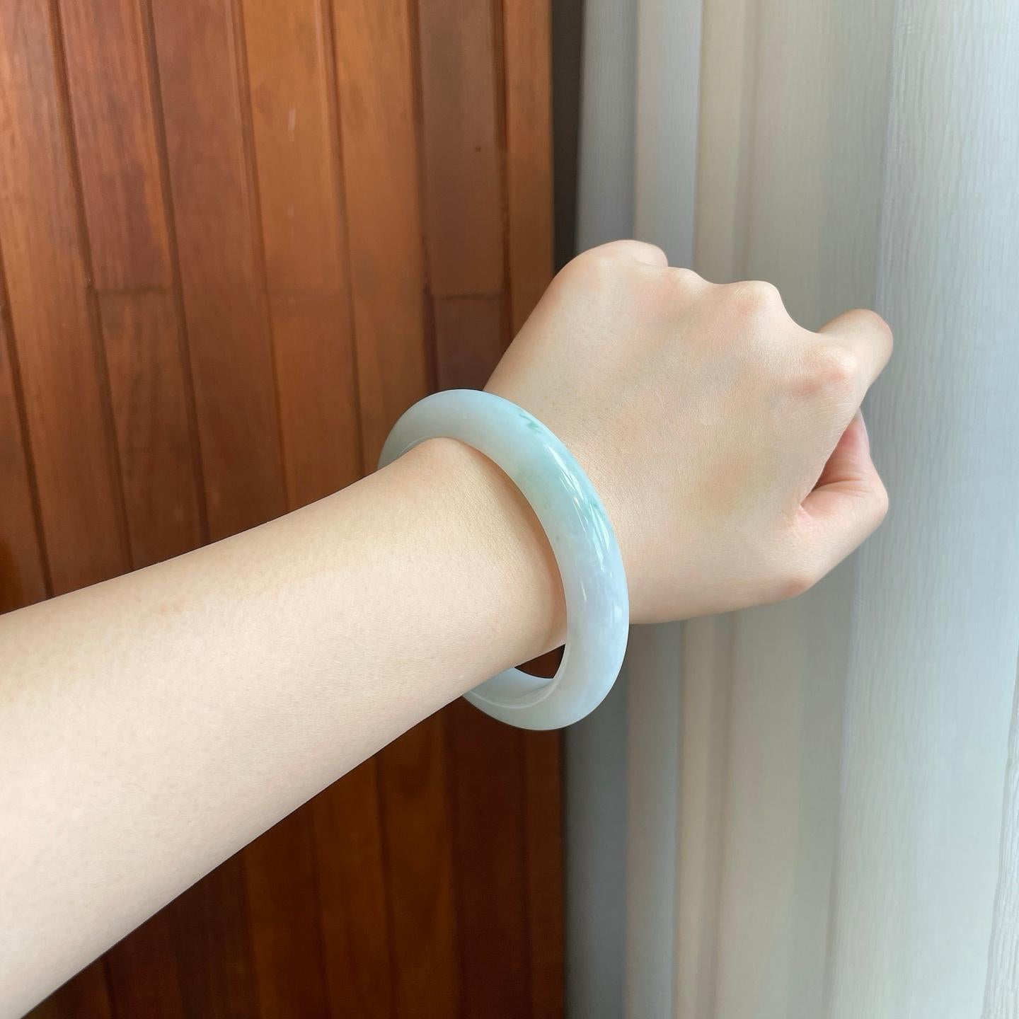 糯冰牛奶底飘花翡翠平安镯（62.8mm）（yc269677）