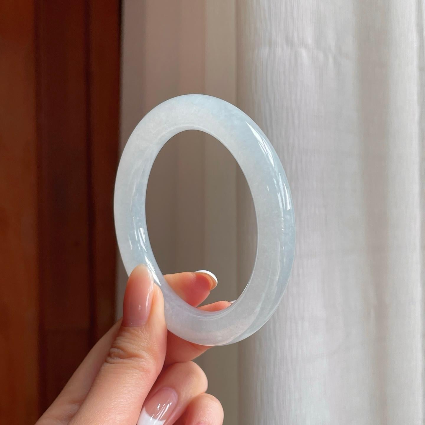 糯冰淡底色翡翠圆条手镯（55.7mm)（yc376718）