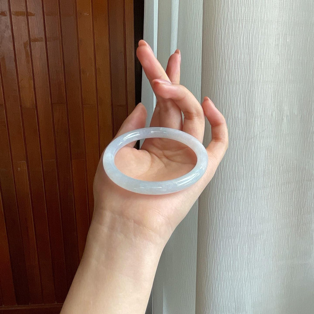 冰种淡春底翡翠圆条手镯（54mm)（yc323838）