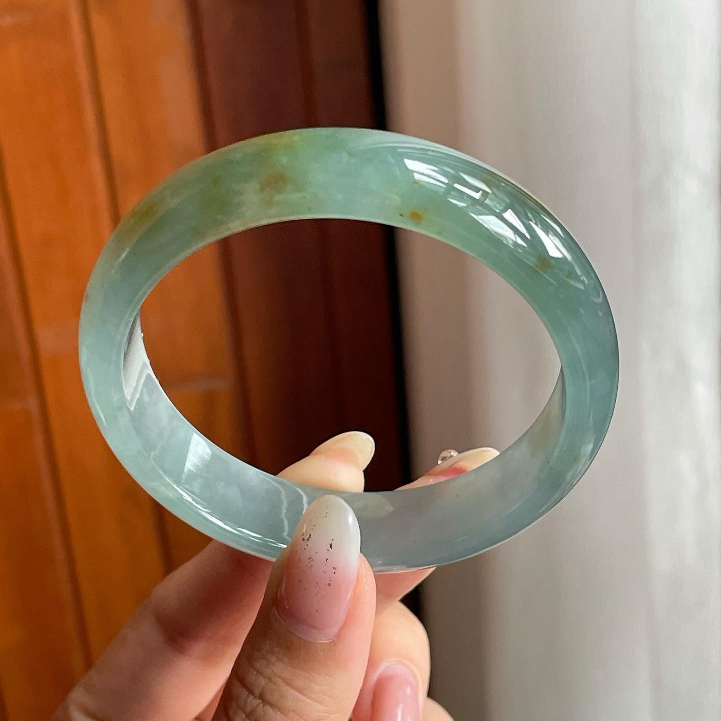 糯冰种湖水绿带黄翡翡翠平安镯（56mm）（yc216819）