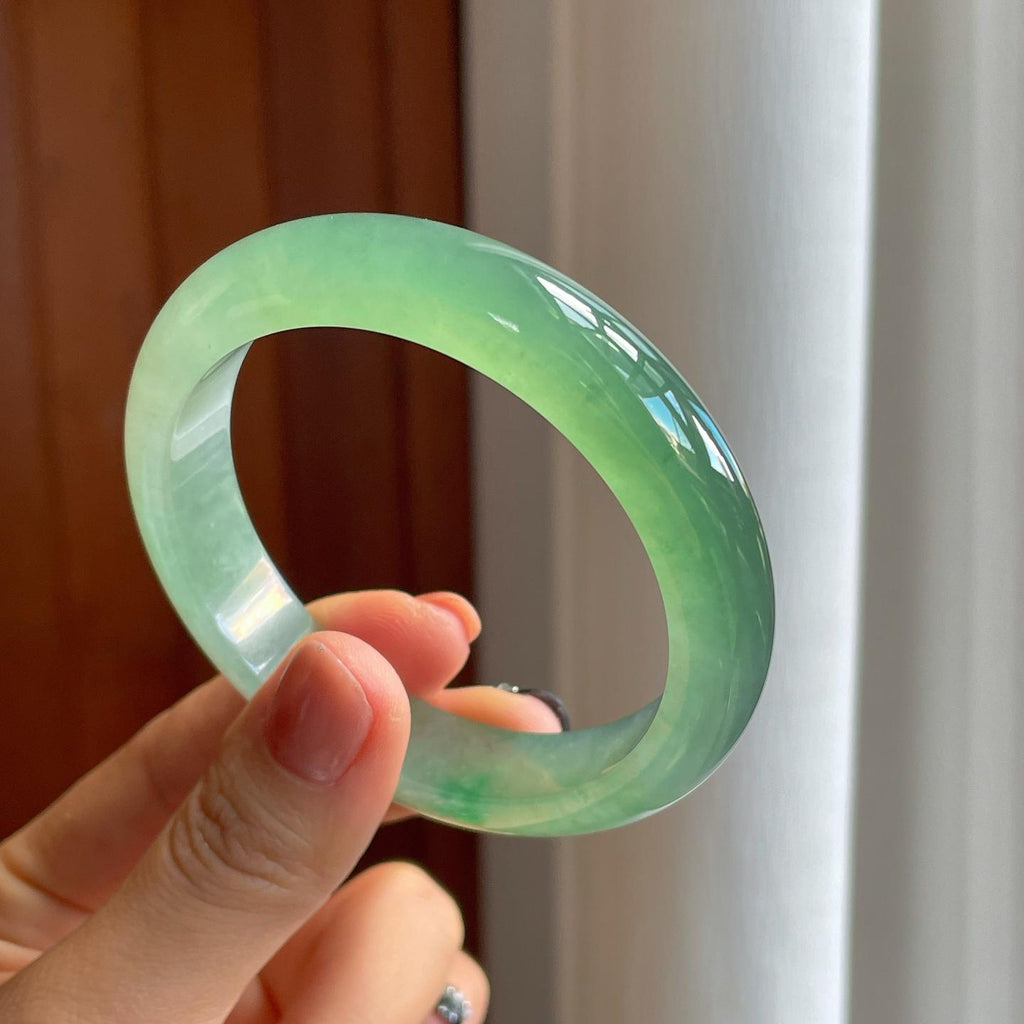 冰玻种湖水绿翡翠平安镯（57.3mm）（yc276512）