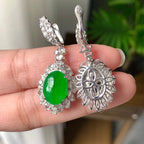 18K金钻镶糯冰种阳绿蛋面耳坠（yc254107）