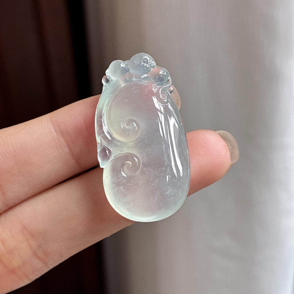 冰种淡底色如意挂件 天然缅甸A货翡翠（yc483701）