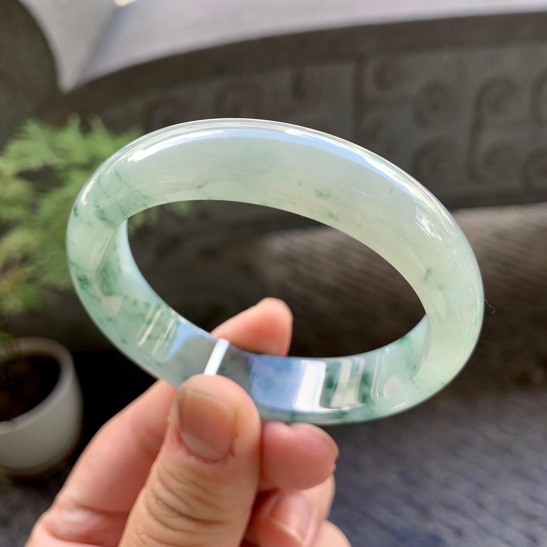 糯冰种飘花贵妃手镯（56.7mm）（yc243905）