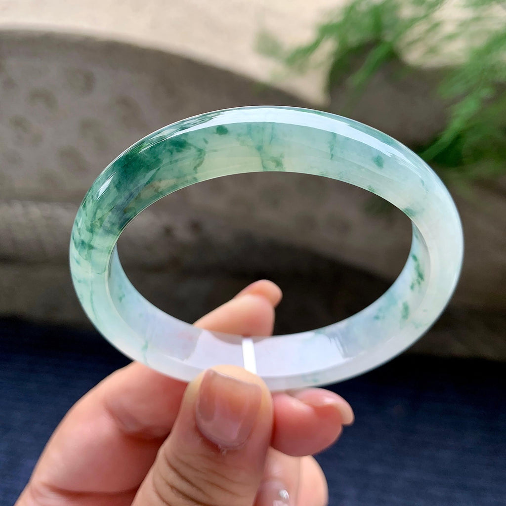 糯冰种飘绿花贵妃手镯 55.6圈口 天然缅甸A货翡翠（yc493658）