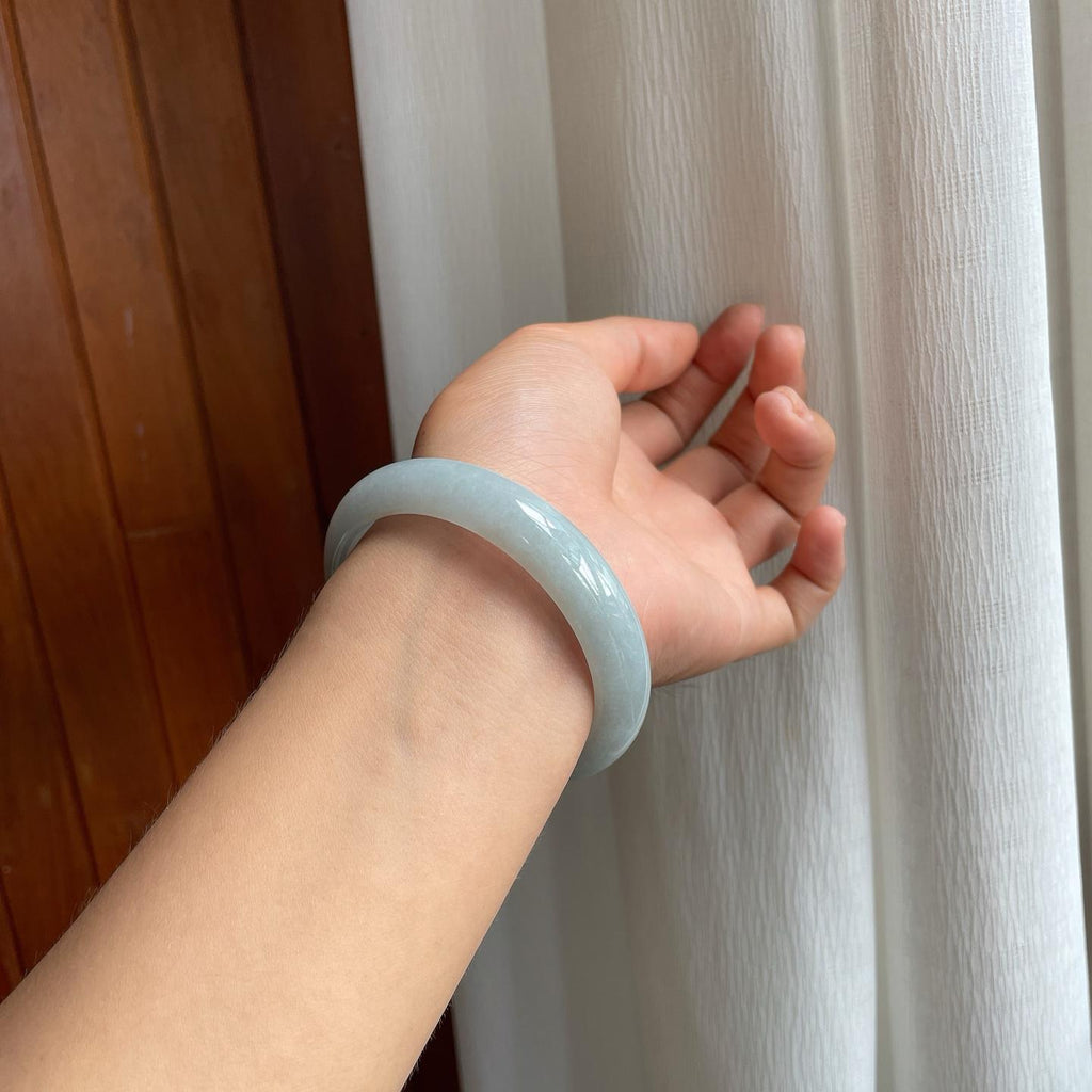 糯冰淡底色翡翠平安镯（58.6mm）（yc216053）