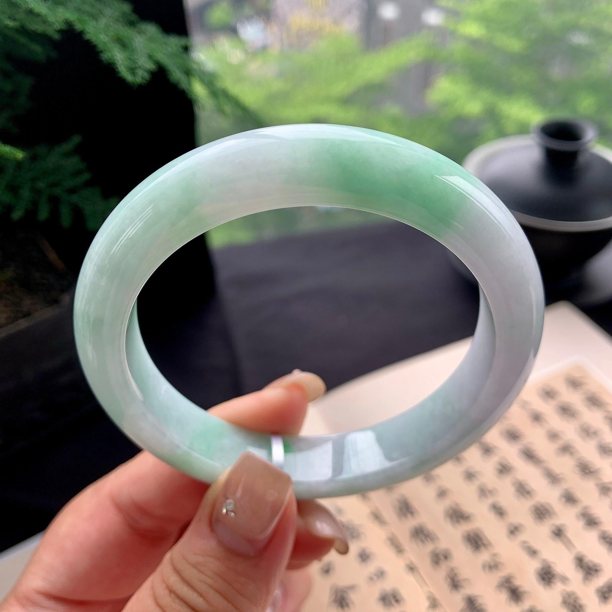 大圈口 细糯种晴底飘绿正圈平安镯 60圈口 天然缅甸A货翡翠（yc473056）