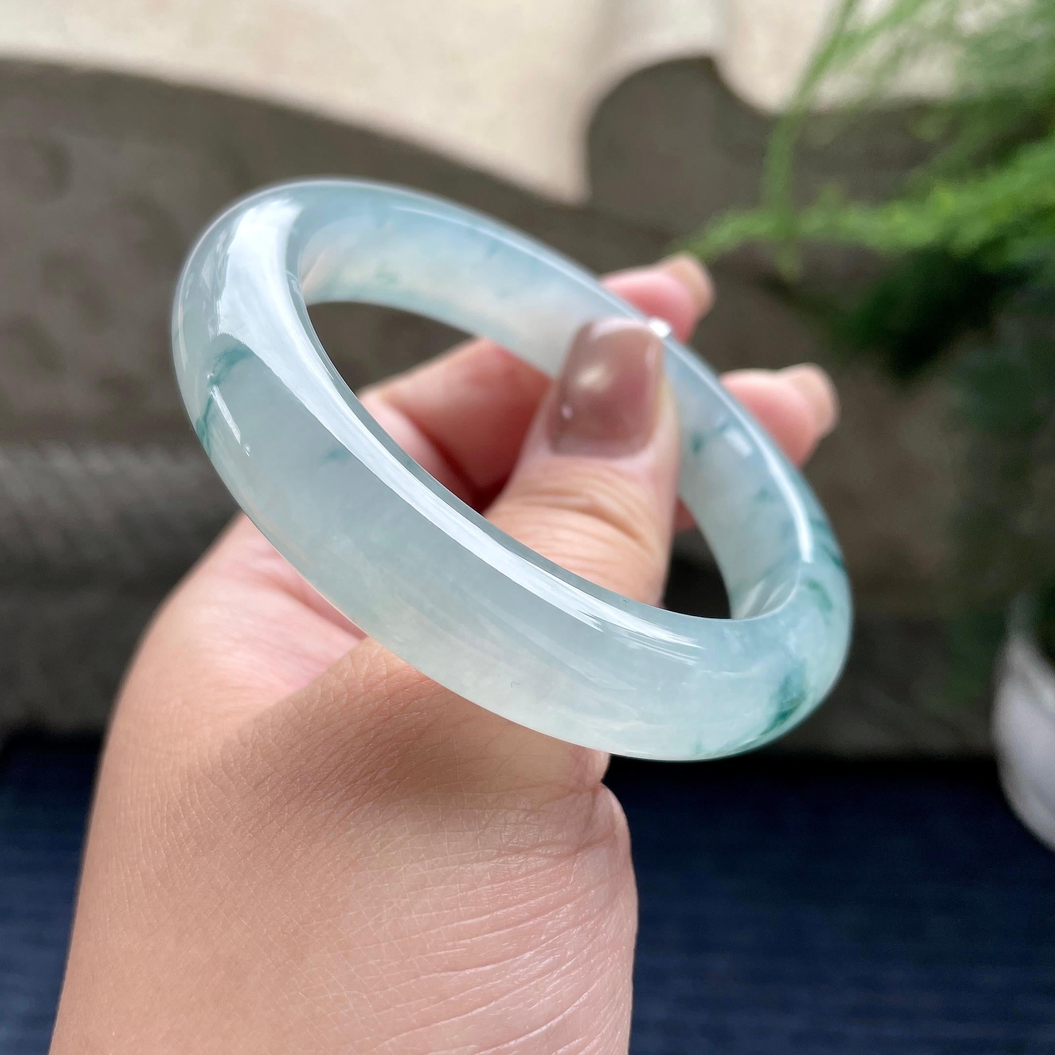 糯冰种飘蓝花正圈平安镯 56圈口 天然缅甸A货翡翠（yc350654）