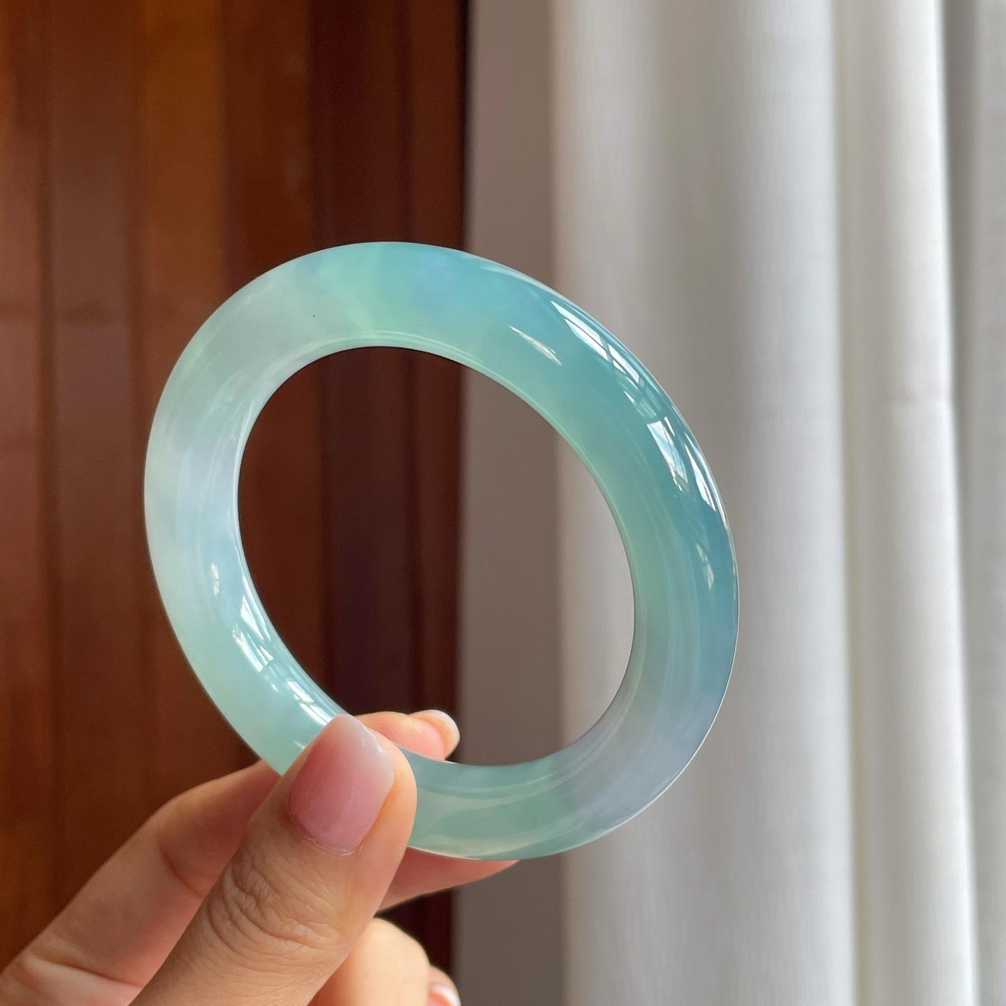 冰种蓝晴翡翠圆条手镯（58mm)（yc381141）