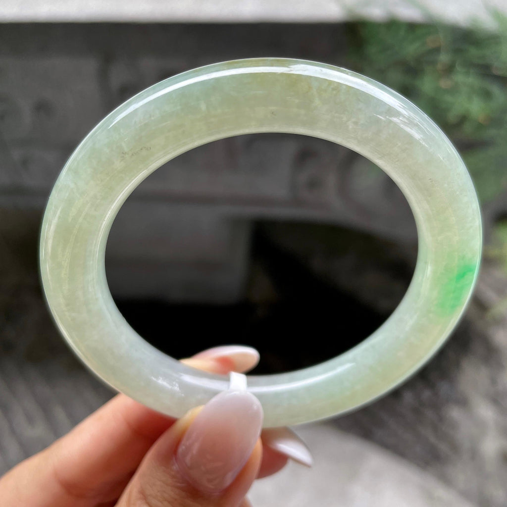 细糯种晴底飘绿花圆条手镯55圈           天然缅甸A货翡翠（yc407874）