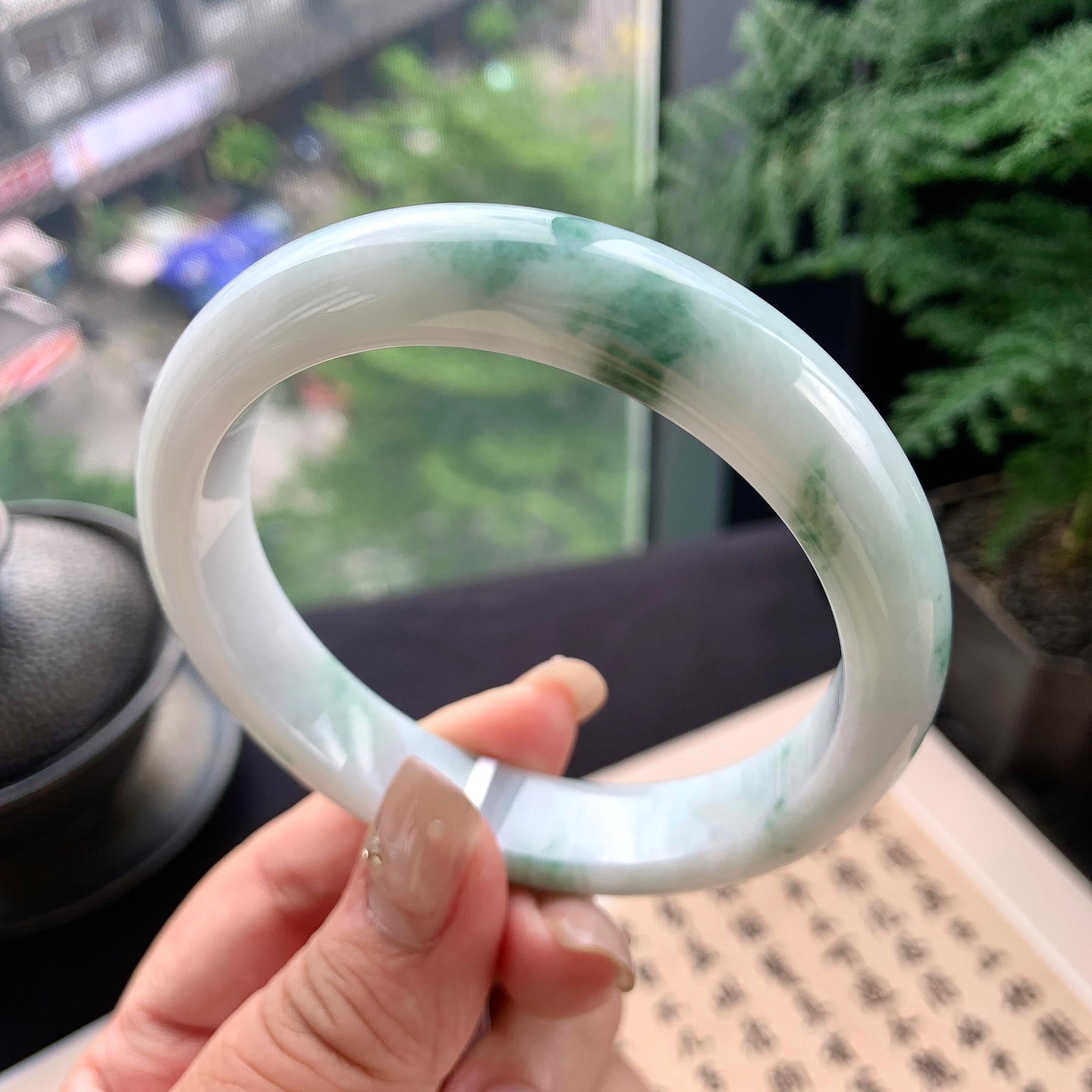 大圈口 细糯种飘绿花正圈平安镯 61.3圈口 天然缅甸A货翡翠（yc477607）