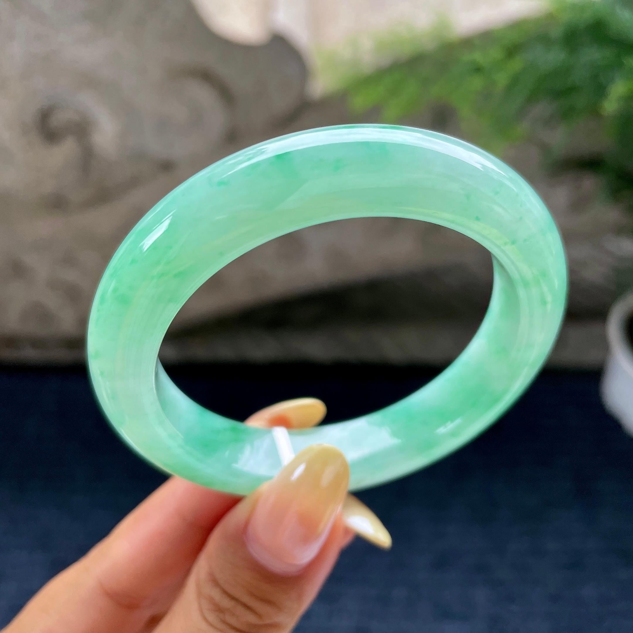 小圈口 细糯种晴底飘绿花正圈平安镯53.8圈 天然缅甸A货翡翠（yc489317）