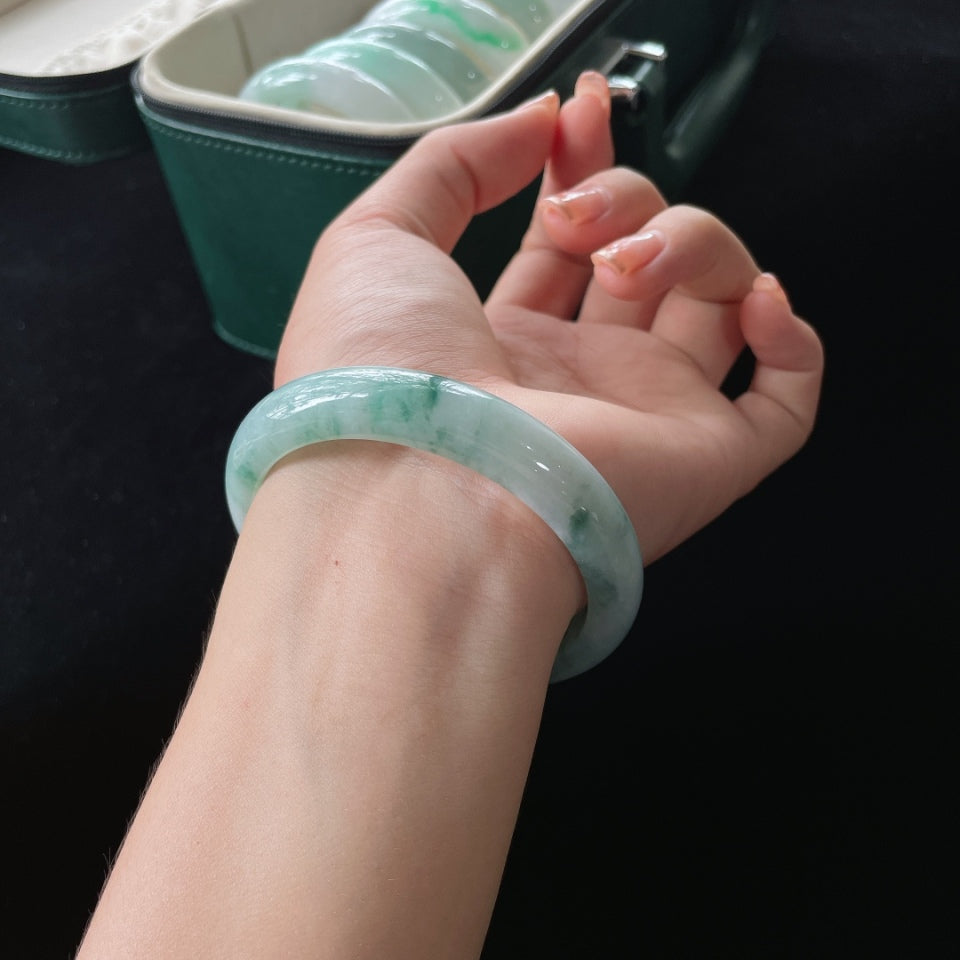 细糯种飘花正圈翡翠手镯（58mm）（yc019901）