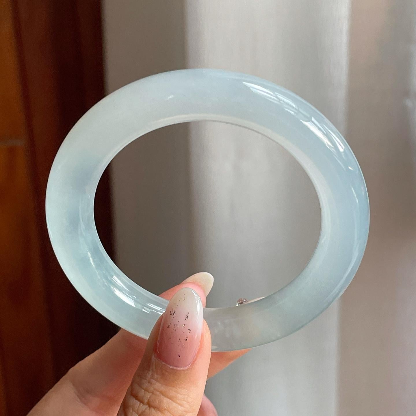 高冰种带底色翡翠圆条手镯（53mm）（yc204365）