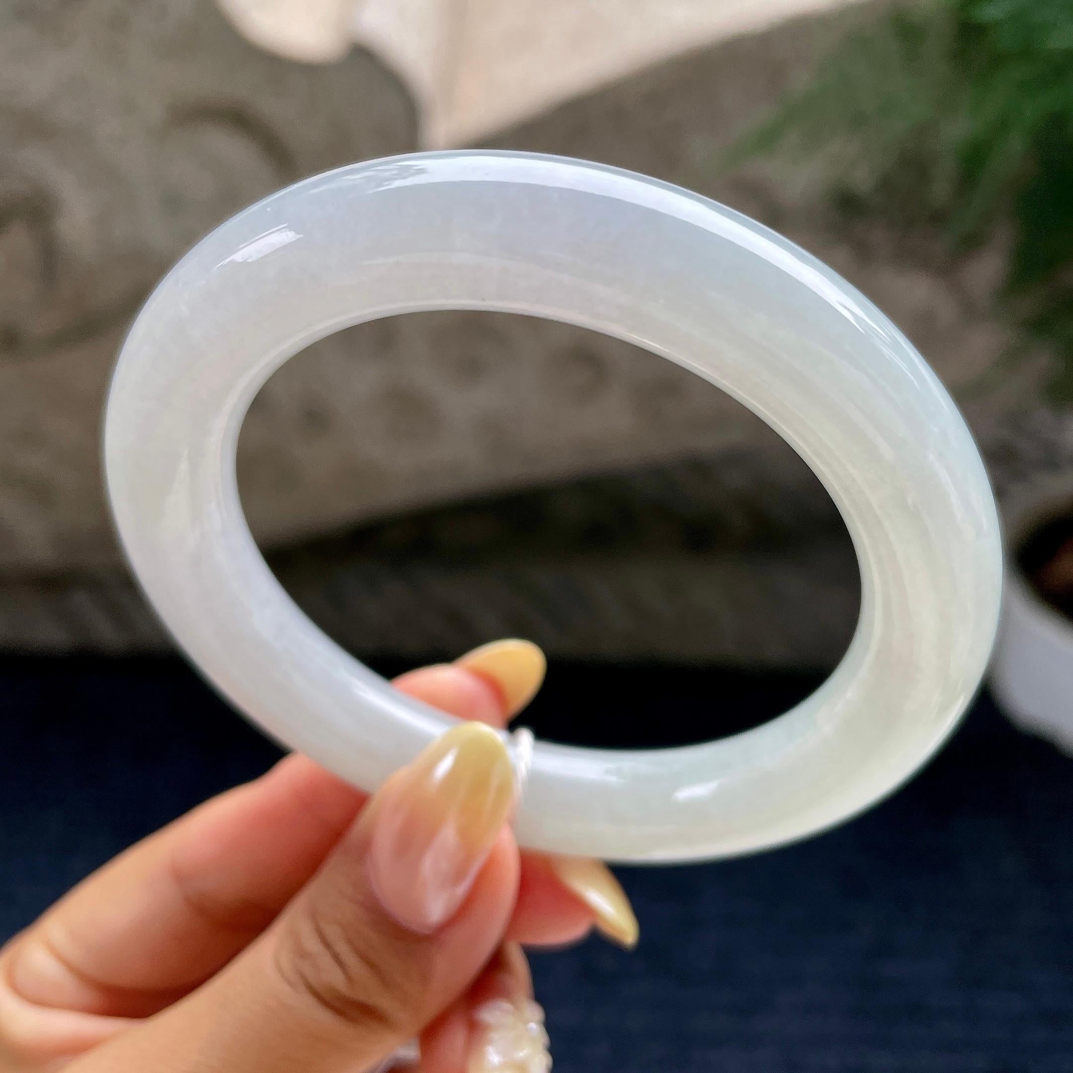 大圈口 细糯种带底色圆条手镯58.5圈 天然缅甸A货翡翠（yc460657）
