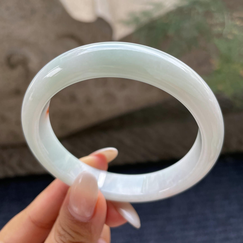 大圈口    细糯种带底色飘红翡正圈平安镯58.5圈       天然缅甸A货翡翠（yc421288）